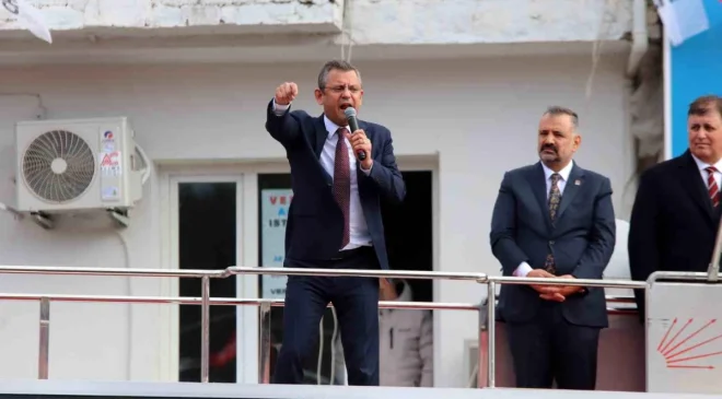 CHP Genel Başkanı Özgür Özel, Bergama ve Kınık’ta Halk Buluşmaları Düzenledi